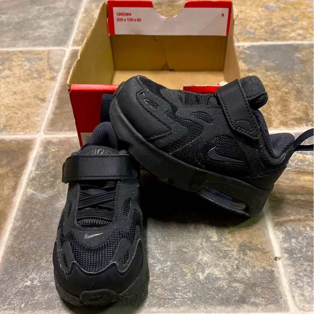 NWT baby size 6 Nike Air Max 200